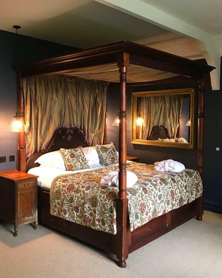 Simonstone Hall Hotel 4*